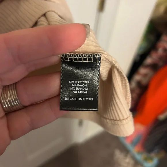 NWOT Size 2 Torrid Beige Short Sleeve Button-Up Top - Picture 3 of 5